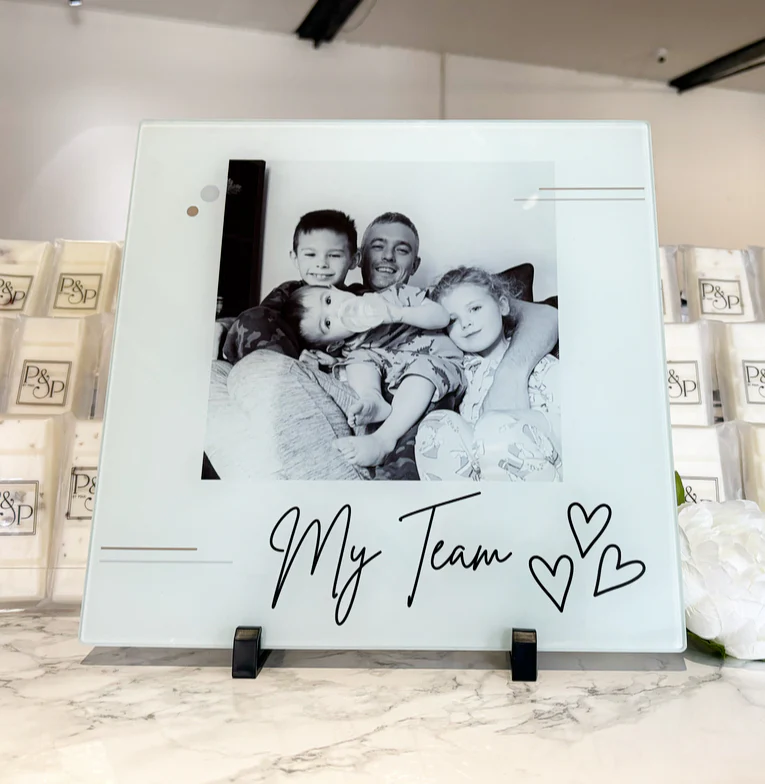 Bundle: Cushion, Chopping Board and 19cm Photo Slate - Image 4